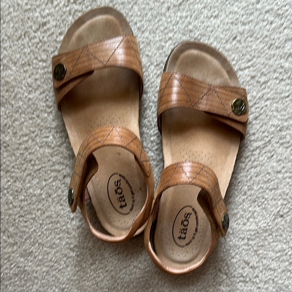 Taos tan women’s Leather Sandals